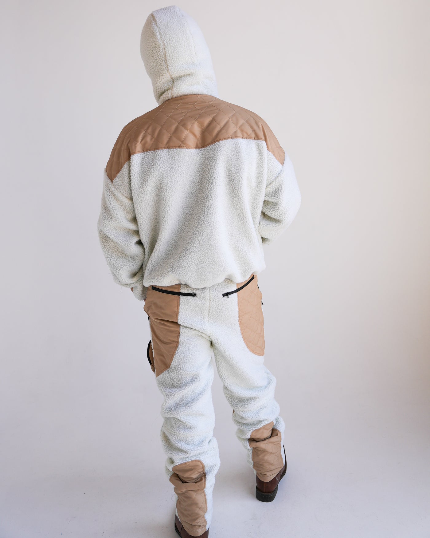 Frontier Lux Sherpa Jacket / White / Tan