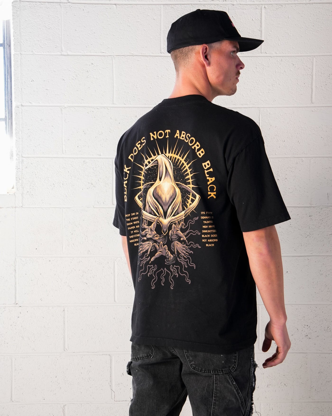 Black Does Not Absorb Black Sensui Tee / Black