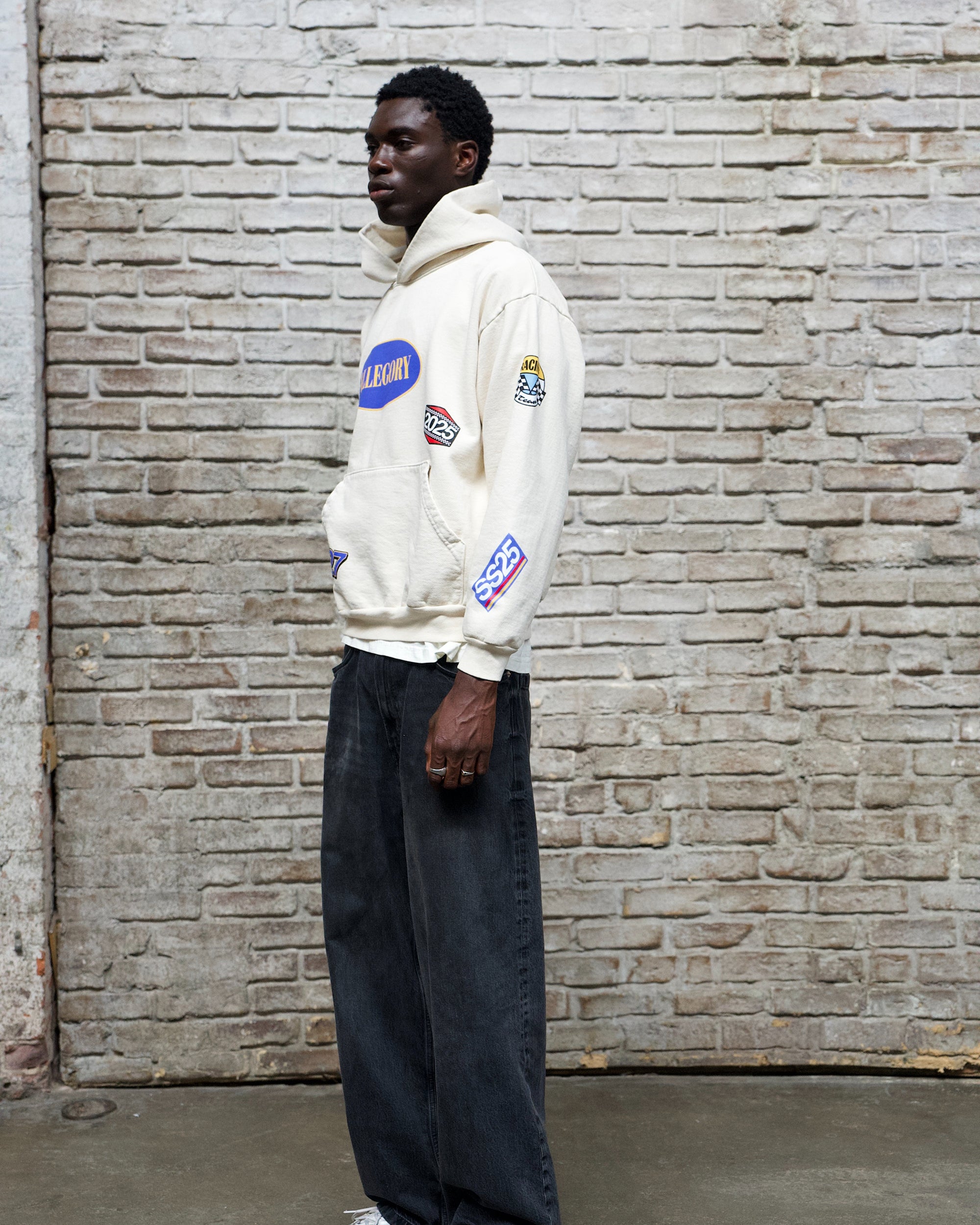 Pit Crew L027 Emblem Hoodie / Off White-5